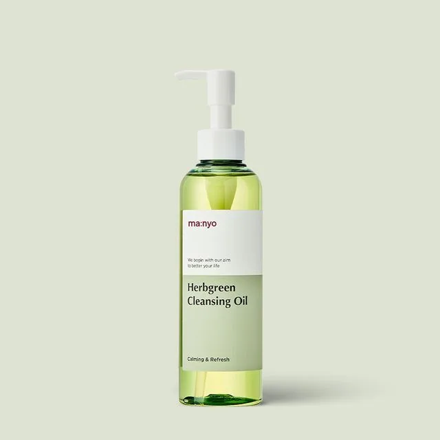 Ma:nyo Herb Green Cleansing Oil bottle